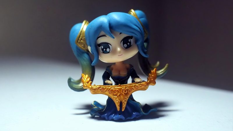 Sona, toy, figurine — Mmog-Multi-player On The Internet