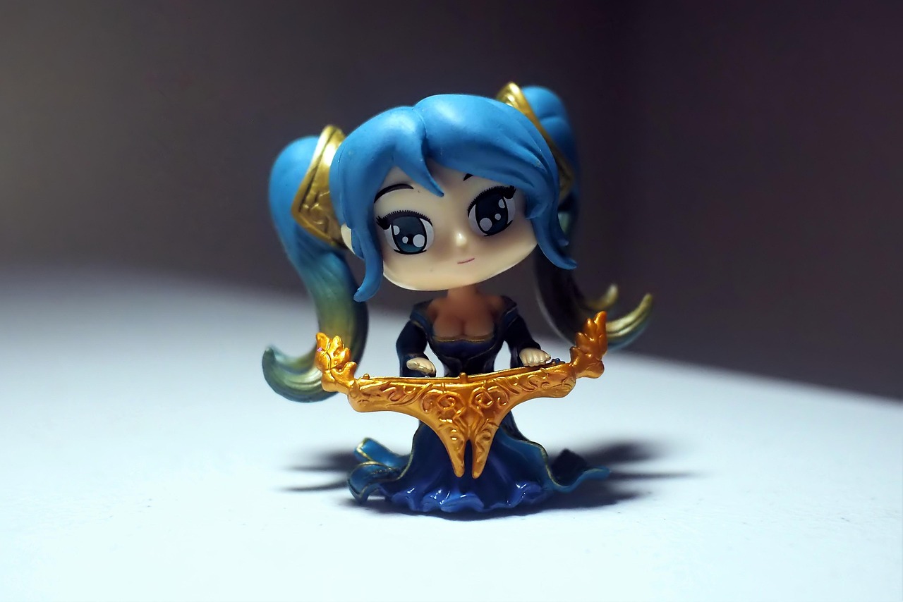 Sona, toy, figurine — Mmog-Multi-player On The Internet